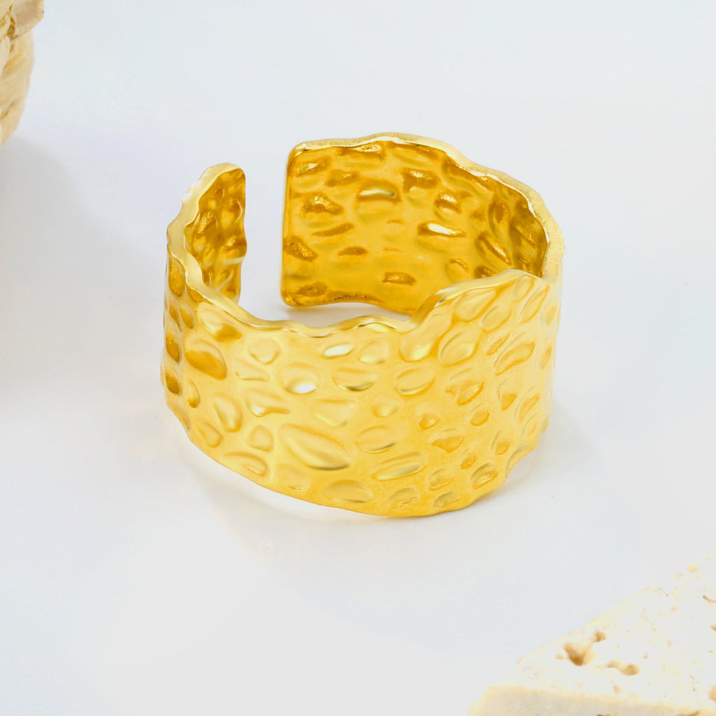 Wrinkle Pattern Luxe Ring