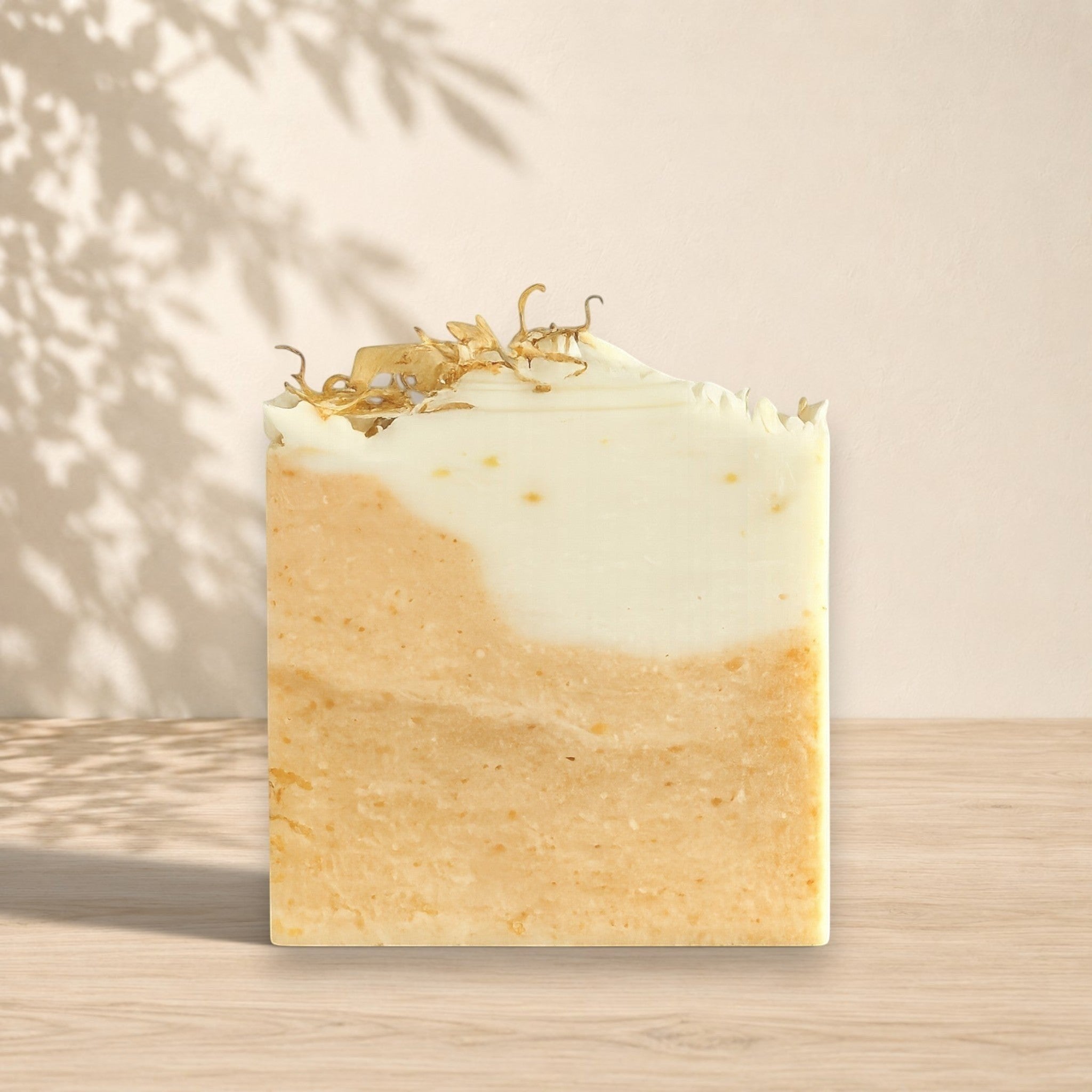 Savon doux NÉFERTITI cire d'abeille, curcuma et calendula