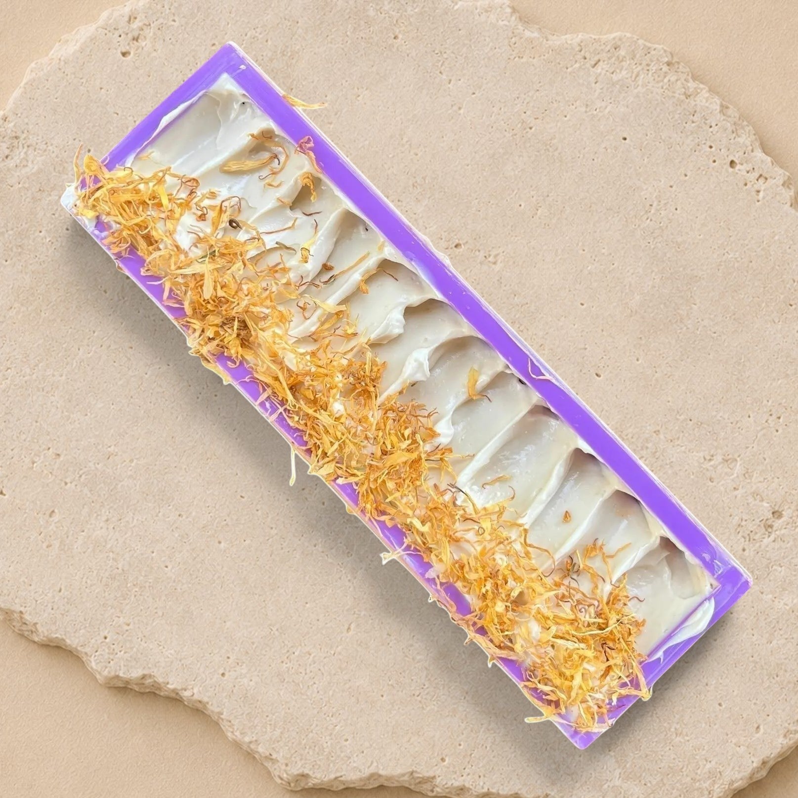 Savon doux NÉFERTITI cire d'abeille, curcuma et calendula
