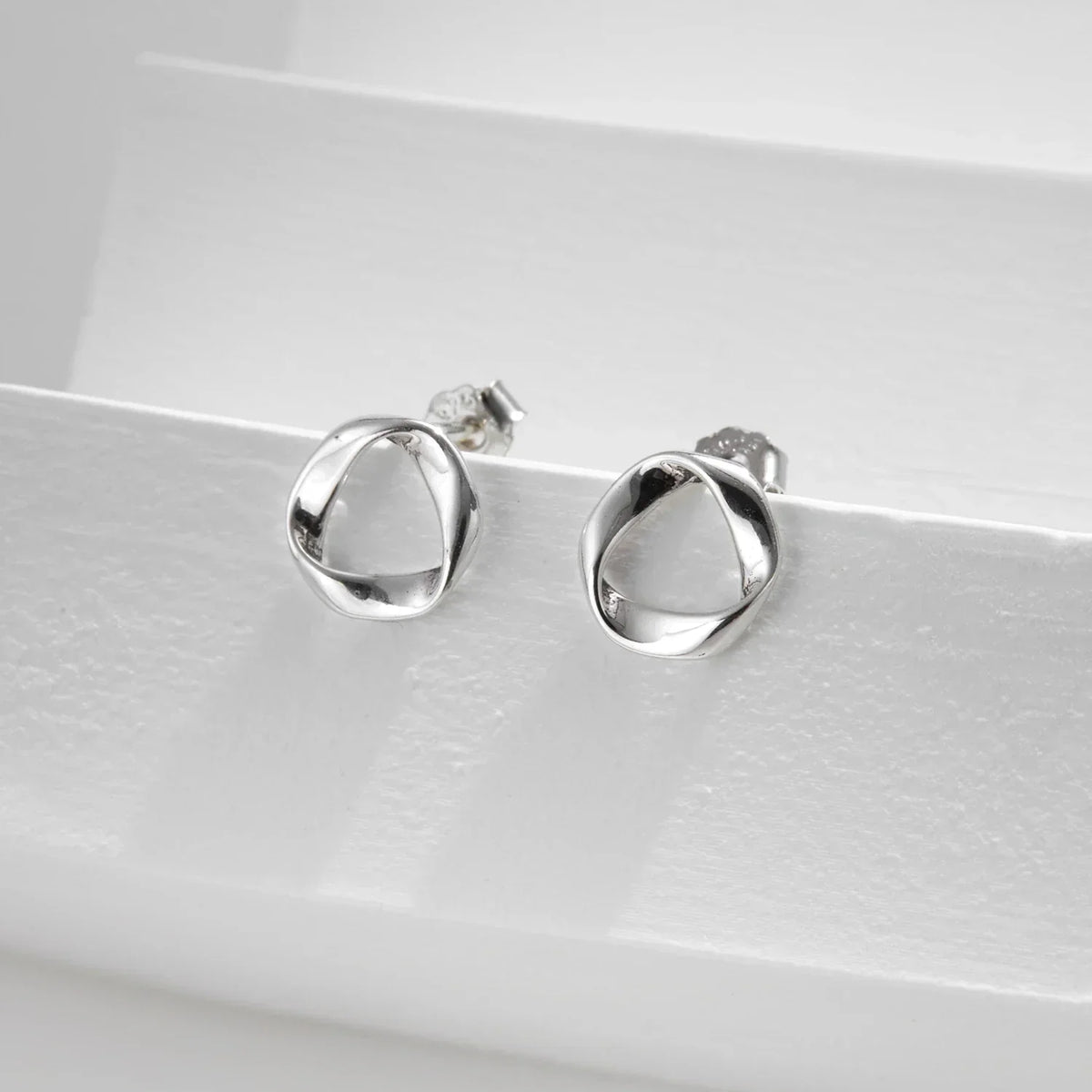 925 Sterling Silver Minimalist Wavy Stud Earrings - Women Fine Jewelry