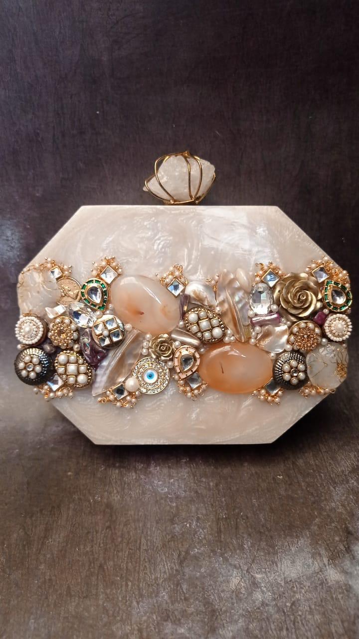 TREASURE Clutch
